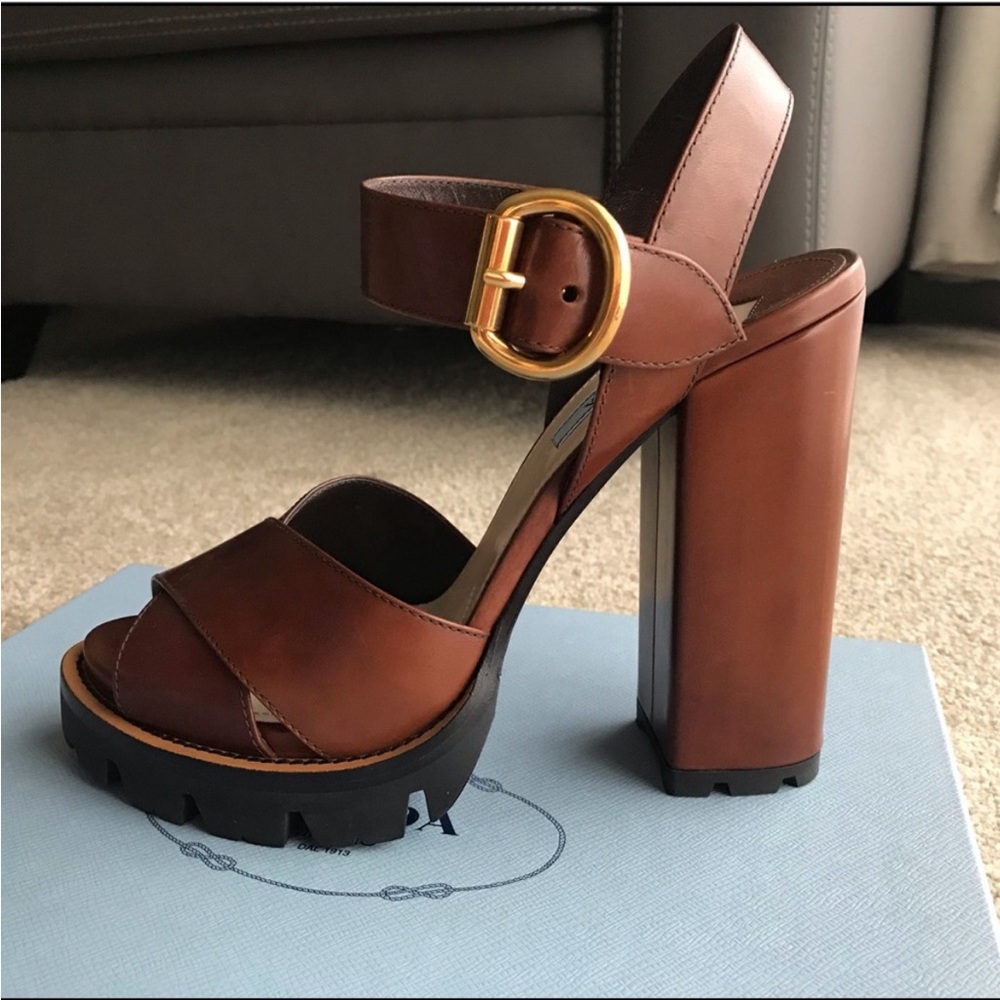 Stunning PRADA Leather Sandals, platform heels.
Women's Size It 41, US 10/11